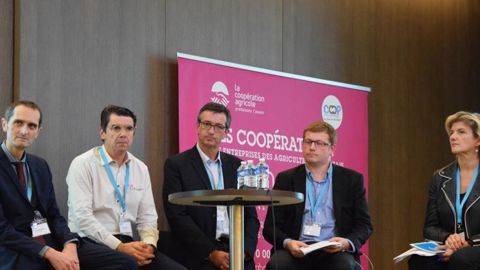 De gauche à droite, Emmanuel Frenod (See-d), Gael Peslerbes (Novial), Dominique Echaroux (Wisium), Guillaume Ardillon (Terrena), Marie-Cécile Damave (AgrIdées). © Y. BOLOH